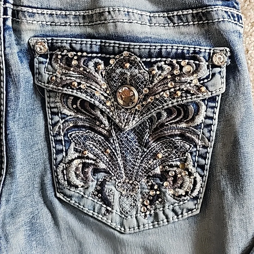 Jeans - Picture 3 of 6
